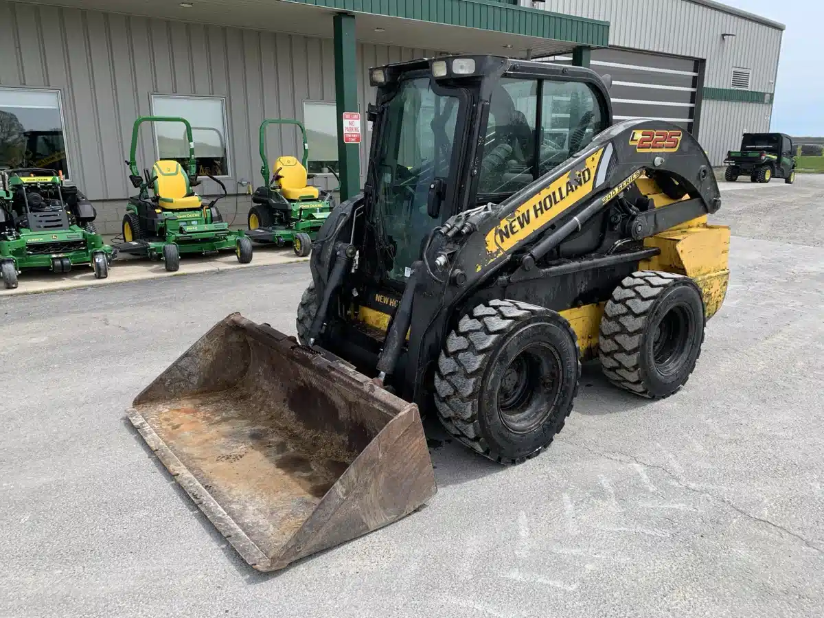 Gallery image 2 for 2018 New Holland Construction L225 Skid Steer