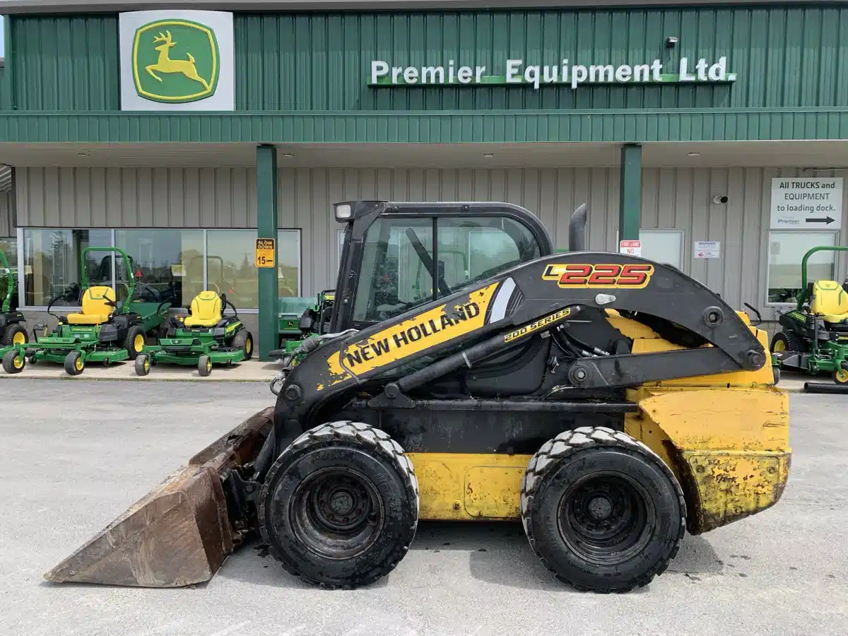 Gallery image 1 for 2018 New Holland Construction L225 Skid Steer