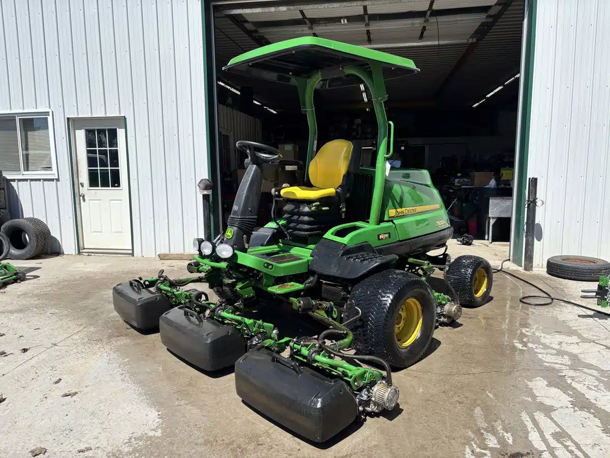 Photo de la Galerie 1 pour 2017 John Deere 7500E tondeuse à lame rotative