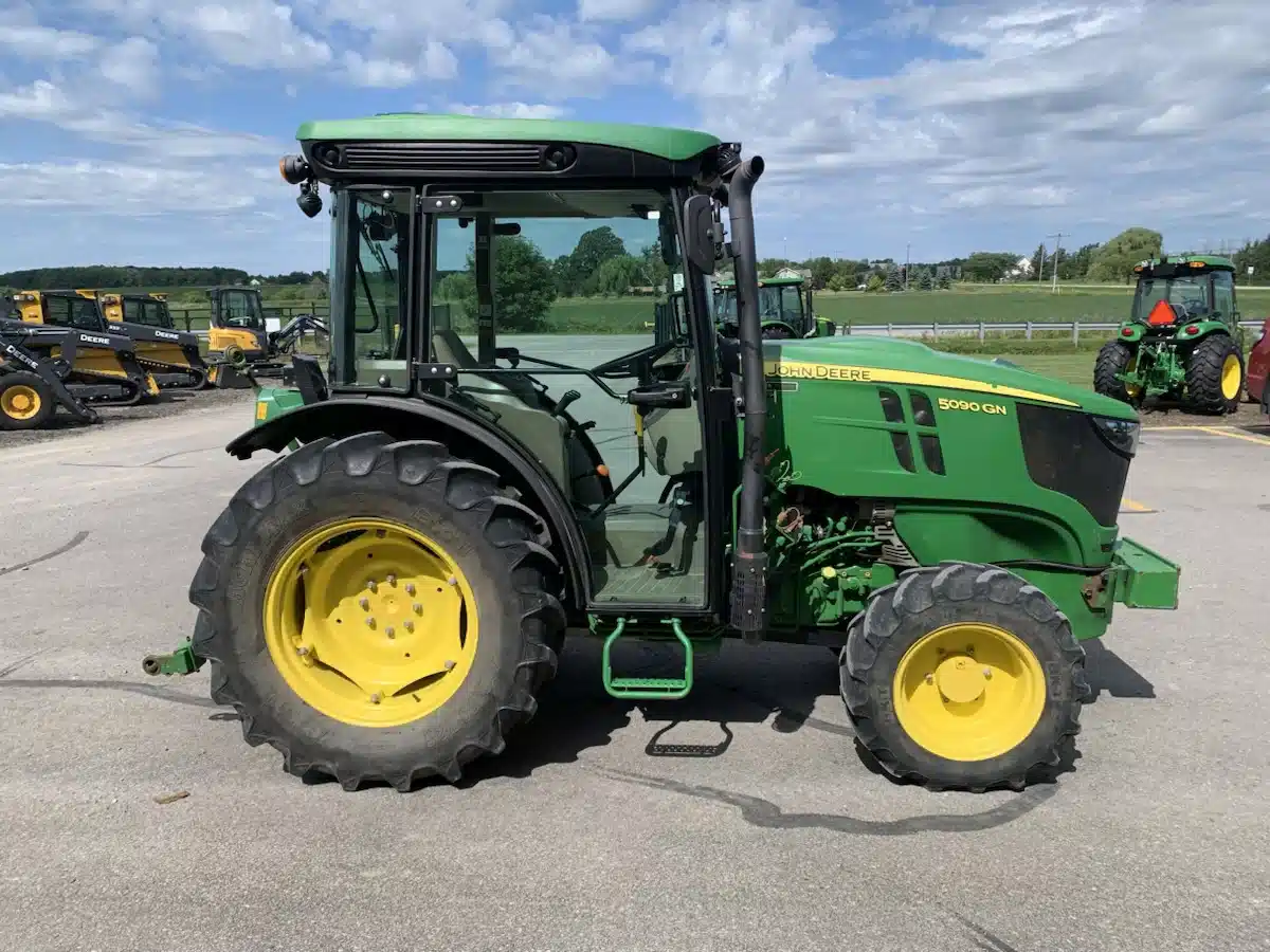 Gallery image 2 for 2022 John Deere 5090GN Tractor