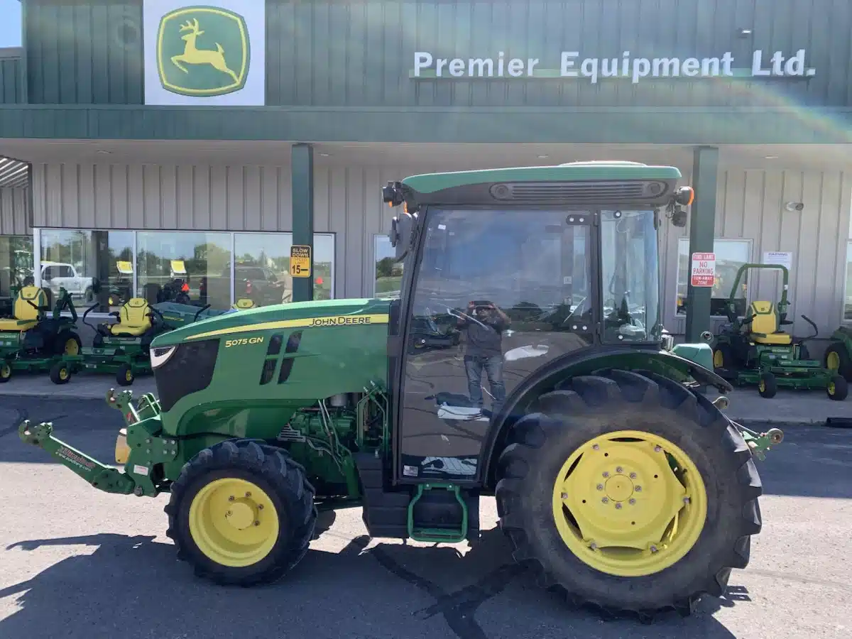 Photo de la Galerie 1 pour 2022 John Deere 5075GN Tracteur