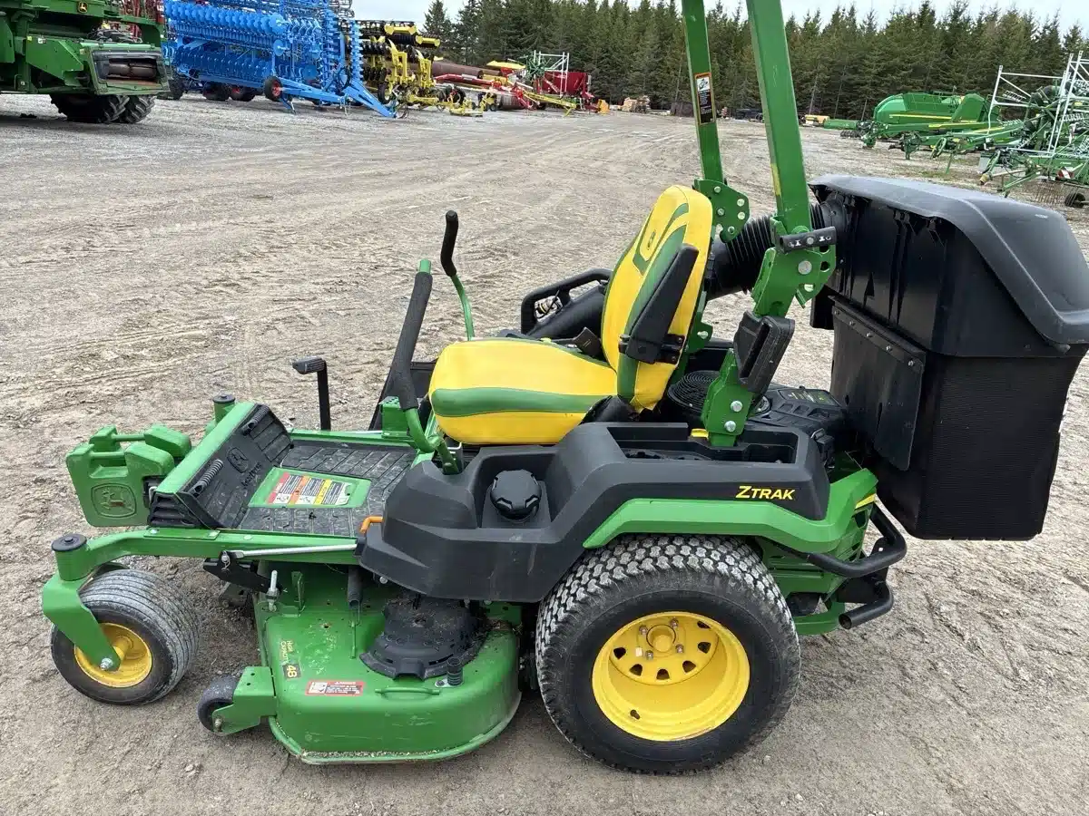 Photo de la Galerie 1 pour 2022 John Deere Z545R Tondeuse à rayon de braquage zéro