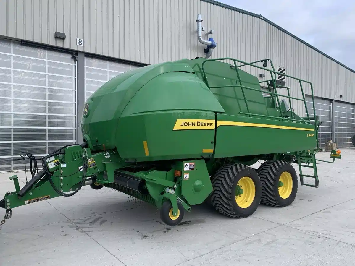 Photo de la Galerie 1 pour 2024 John Deere L341R Presse à Balle Carrée/Large