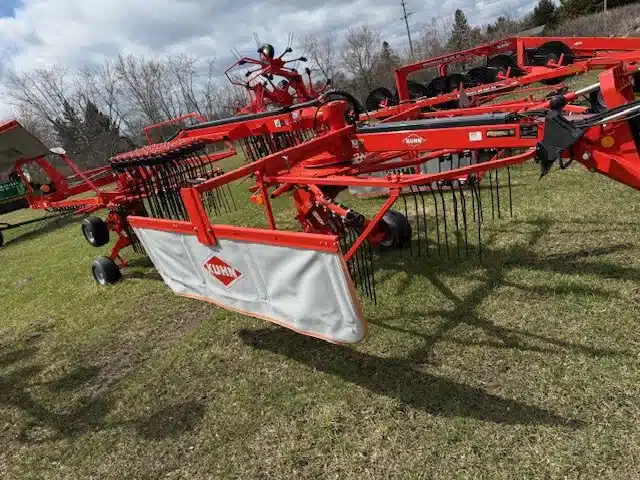 Gallery image 2 for 2023 Kuhn GA 6632 Rake