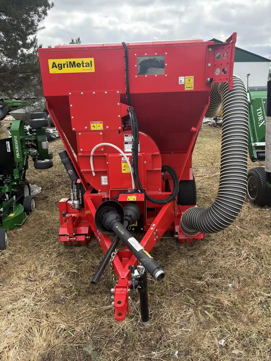 Gallery image 2 for 2024 AgriMetal TUFF VAC 4000 PTO Sweeper
