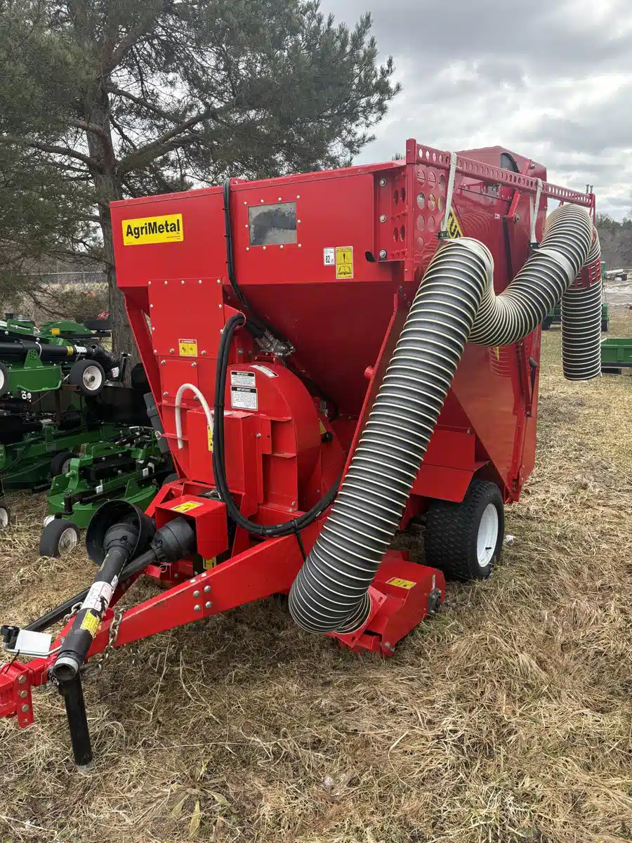 Gallery image 1 for 2024 AgriMetal TUFF VAC 4000 PTO Sweeper