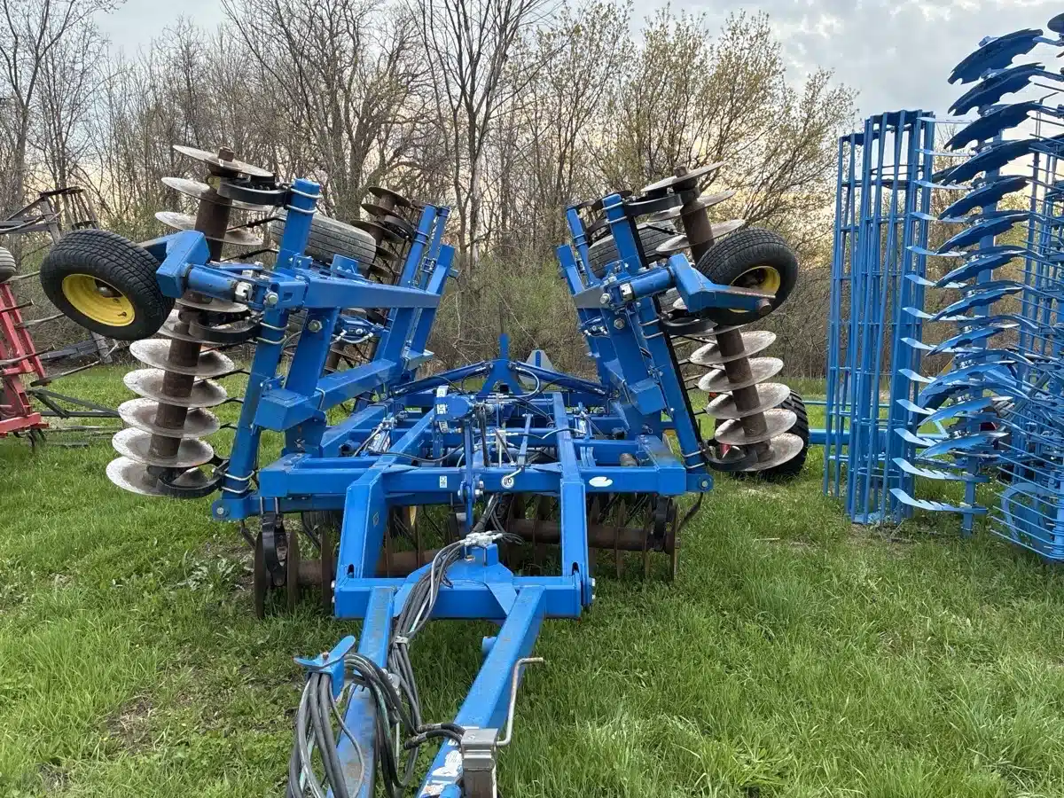 Gallery image 2 for 2014 Landoll 7431 Vertical Tillage