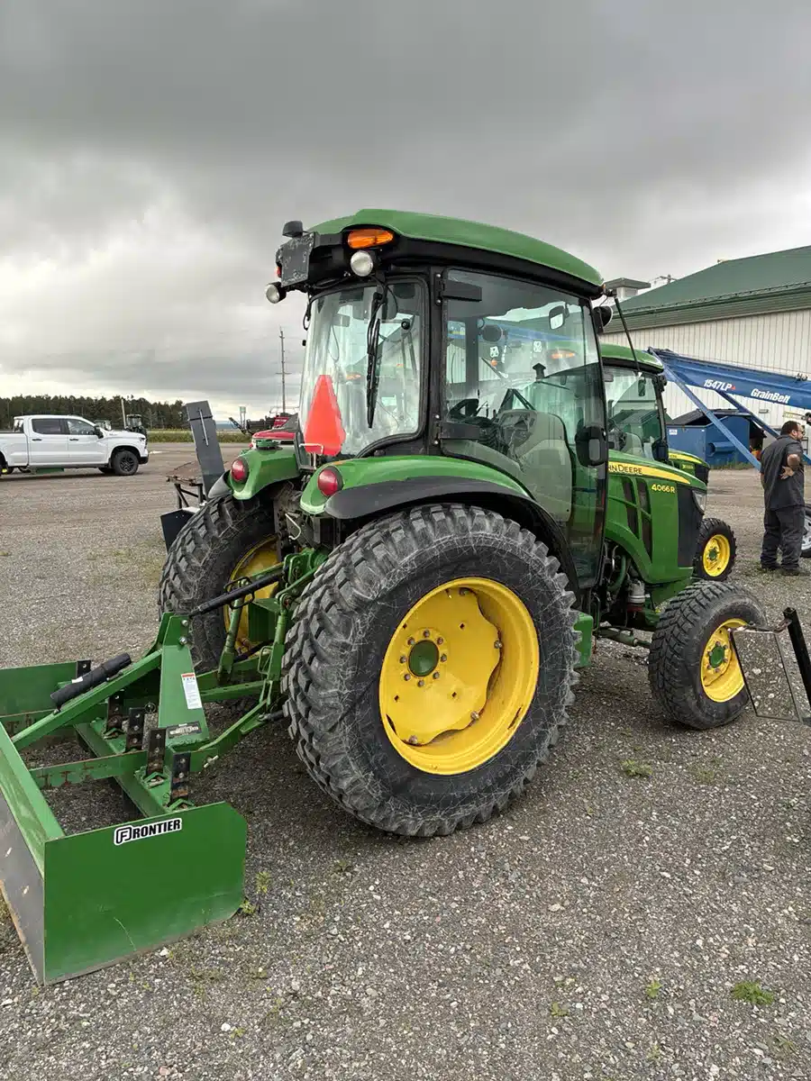 Gallery image 1 for 2022 John Deere 4066R Tractor