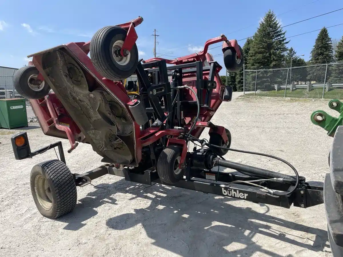 Photo de la Galerie 2 pour Buhler Farm King YT450 Tondeuse de finition