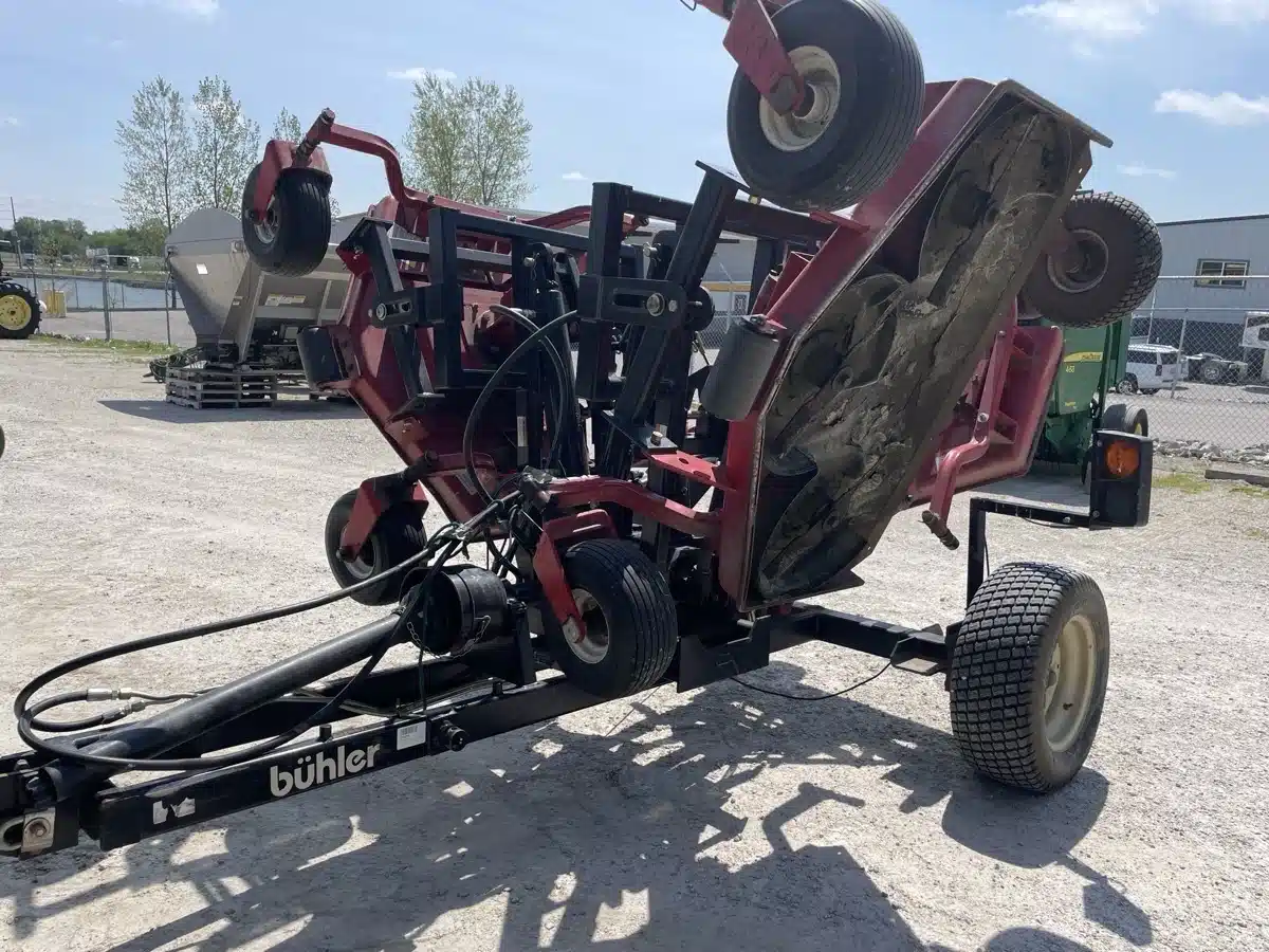 Photo de la Galerie 1 pour Buhler Farm King YT450 Tondeuse de finition