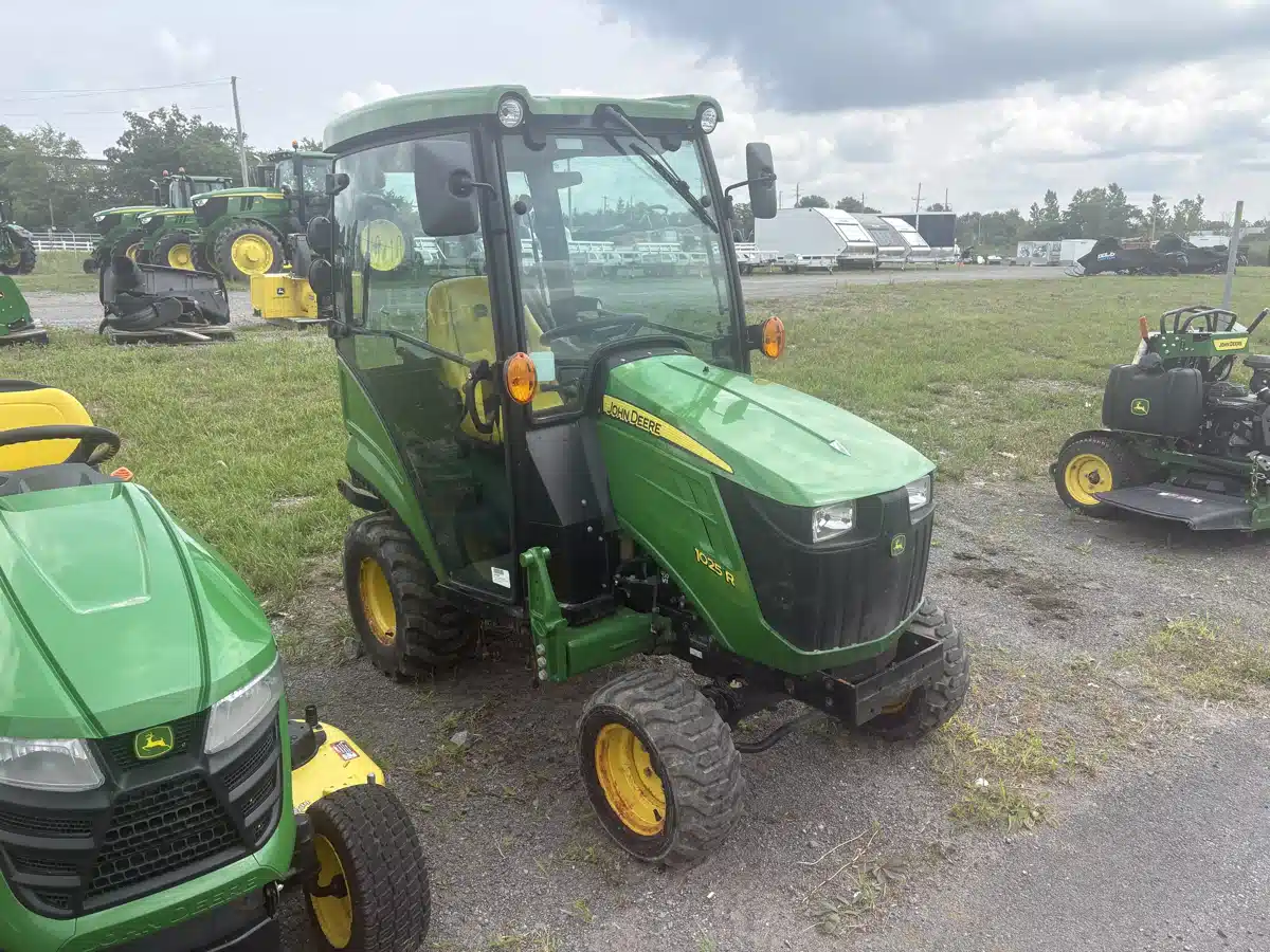 Gallery image 2 for 2021 John Deere 1025R Tractor