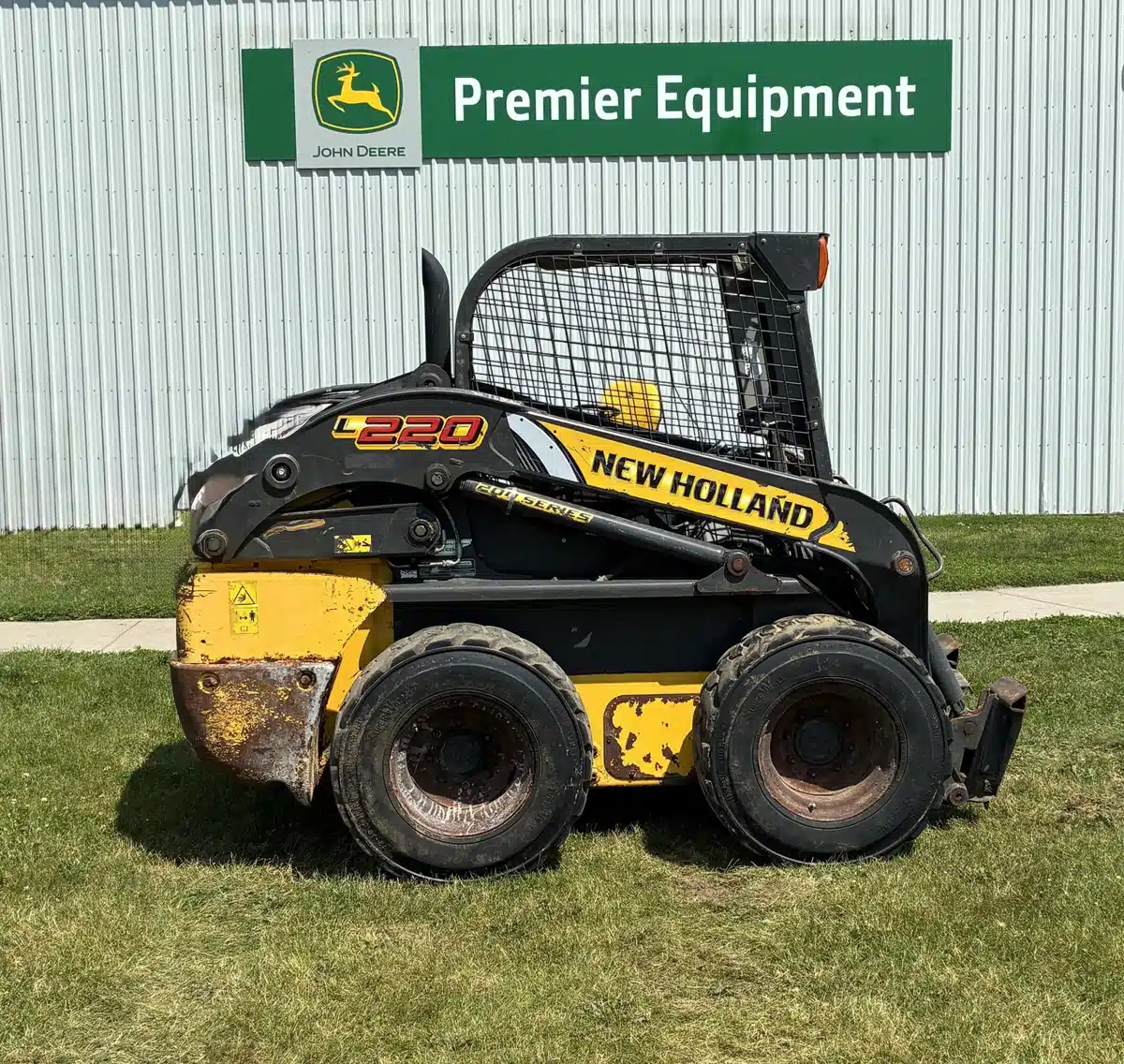 Gallery image 2 for 2019 New Holland Construction L220 Skid Steer