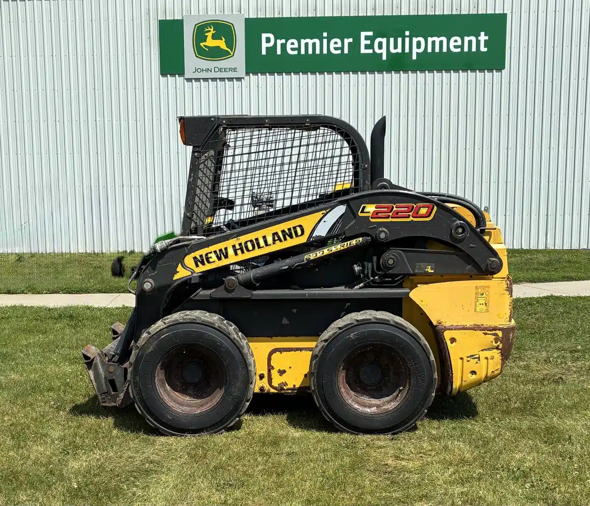 Gallery image 1 for 2019 New Holland Construction L220 Skid Steer