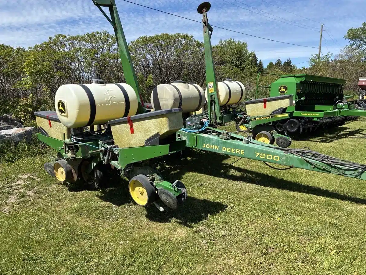 Photo de la Galerie 2 pour 1989 John Deere 7200 Planteur