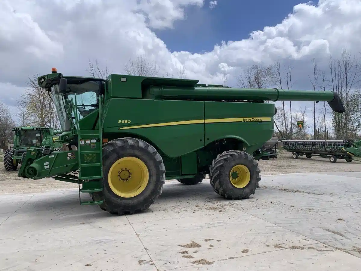 Photo de la Galerie 2 pour 2014 John Deere S680 Batteuse