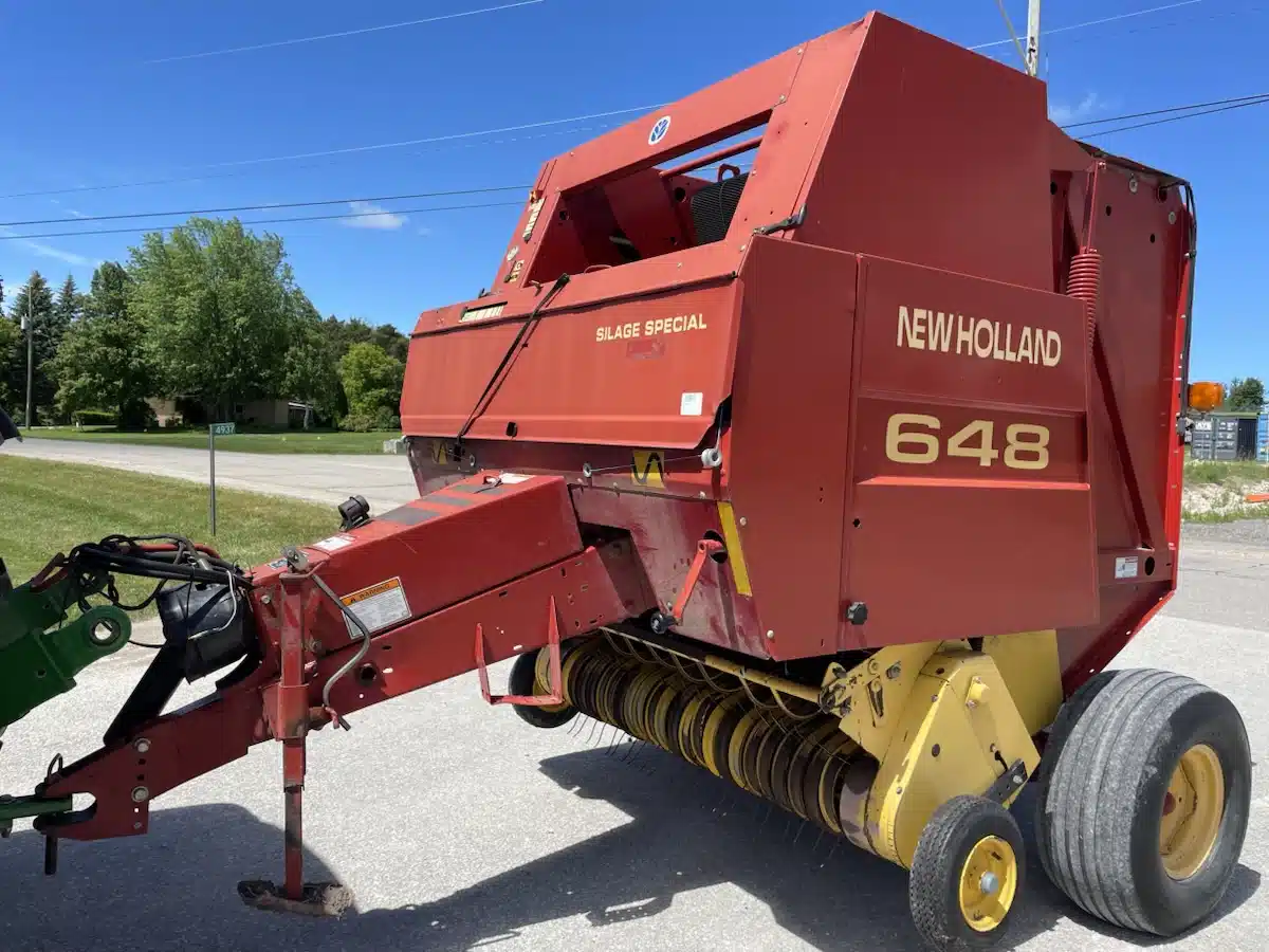 Photo de la Galerie 2 pour 2002 New Holland 648 Presse à Balle Ronde