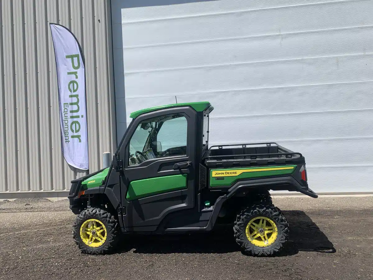 Gallery image 1 for 2025 John Deere XUV 875R Utility Vehicle