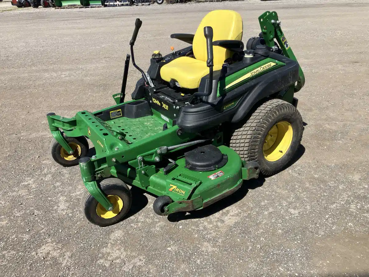 Photo de la Galerie 1 pour 2016 John Deere Z950R Tondeuse à rayon de braquage zéro