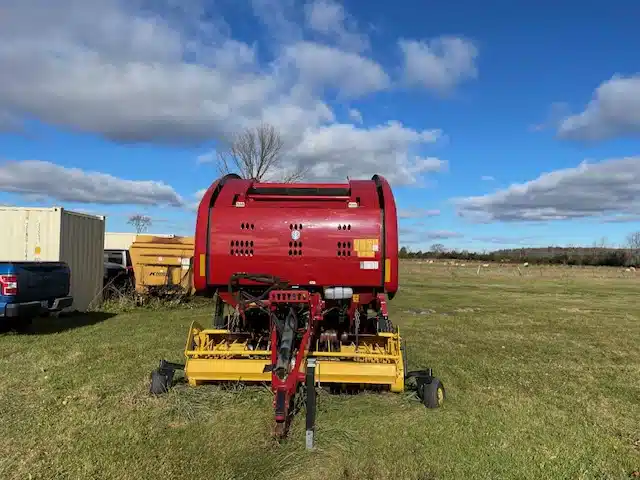 Gallery image 2 for 2020 New Holland ROLL-BELT 450 Round Baler