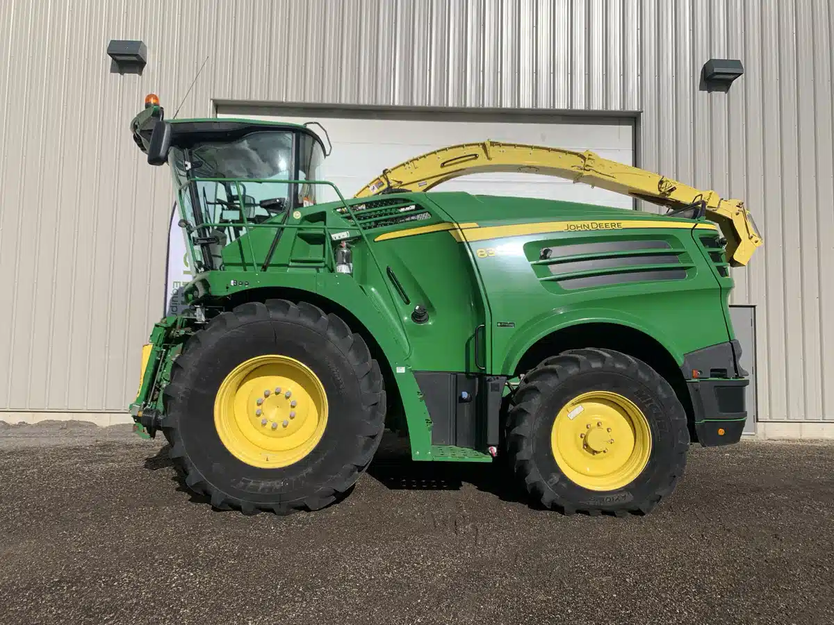 Gallery image 2 for 2017 John Deere 8300 Forage Harvester