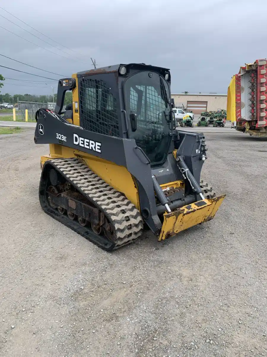 Photo de la Galerie 1 pour 2016 John Deere 323E Chargeur sur chenilles