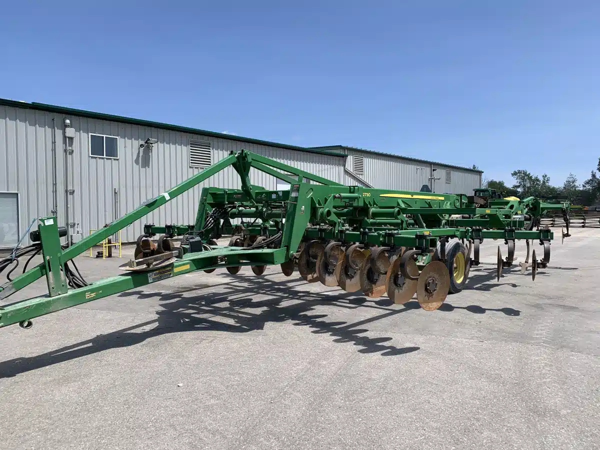 Photo de la Galerie 2 pour 2015 John Deere 2730 défonceuse
