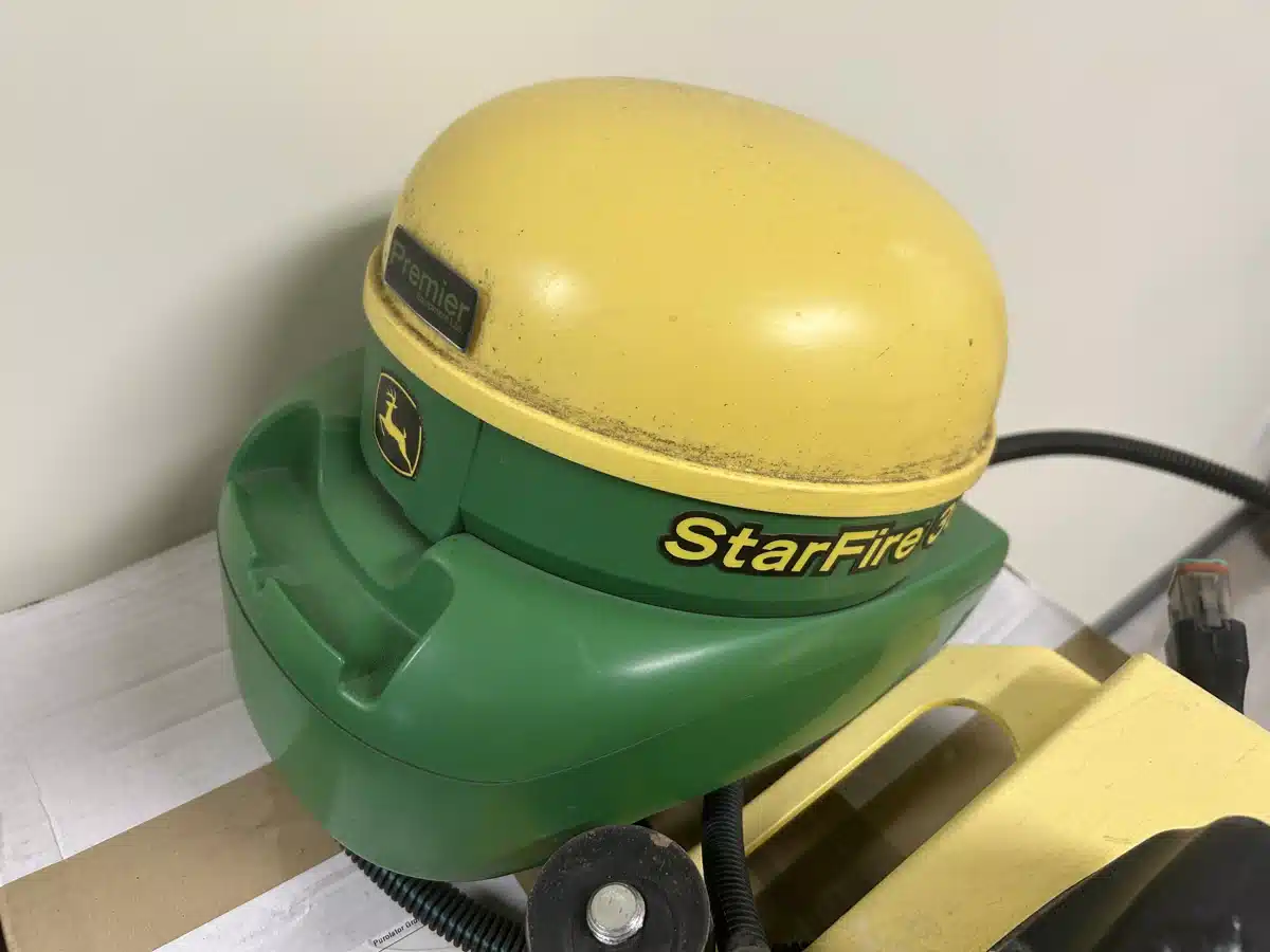 Gallery image 1 for 2012 John Deere STARFIRE 3000 Guidance System