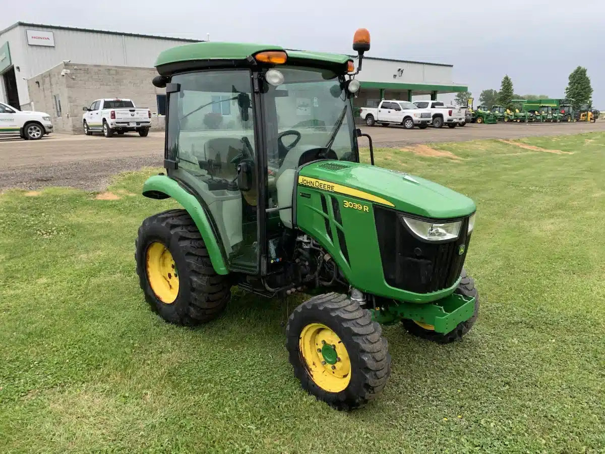 Gallery image 1 for 2023 John Deere 3039R Tractor