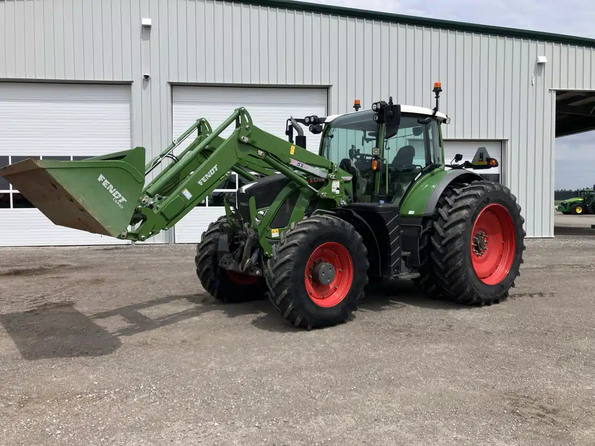 Photo de la Galerie 1 pour 2021 Fendt 718 VARIO Tracteur
