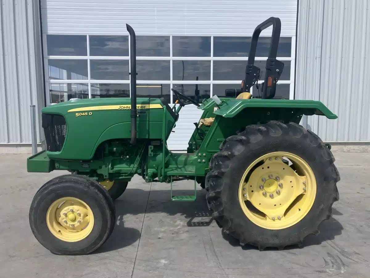 Gallery image 2 for 2013 John Deere 5045D Tractor