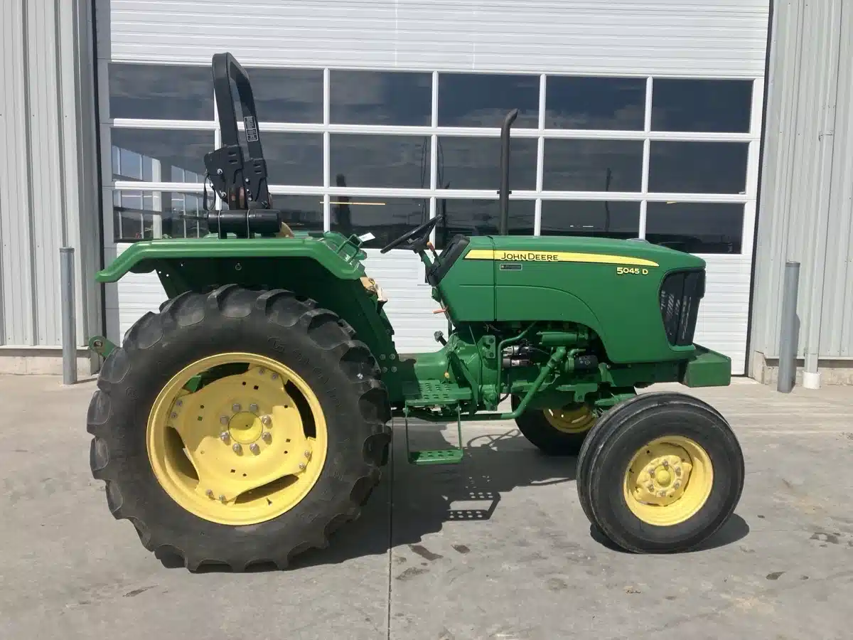 Gallery image 1 for 2013 John Deere 5045D Tractor