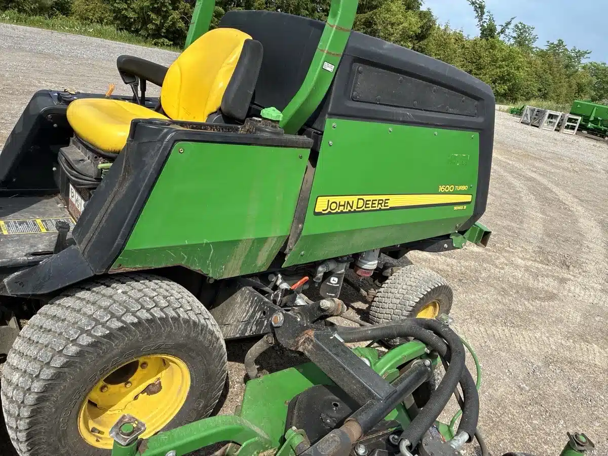 Photo de la Galerie 1 pour 2019 John Deere 1600 Tondeuse frontale