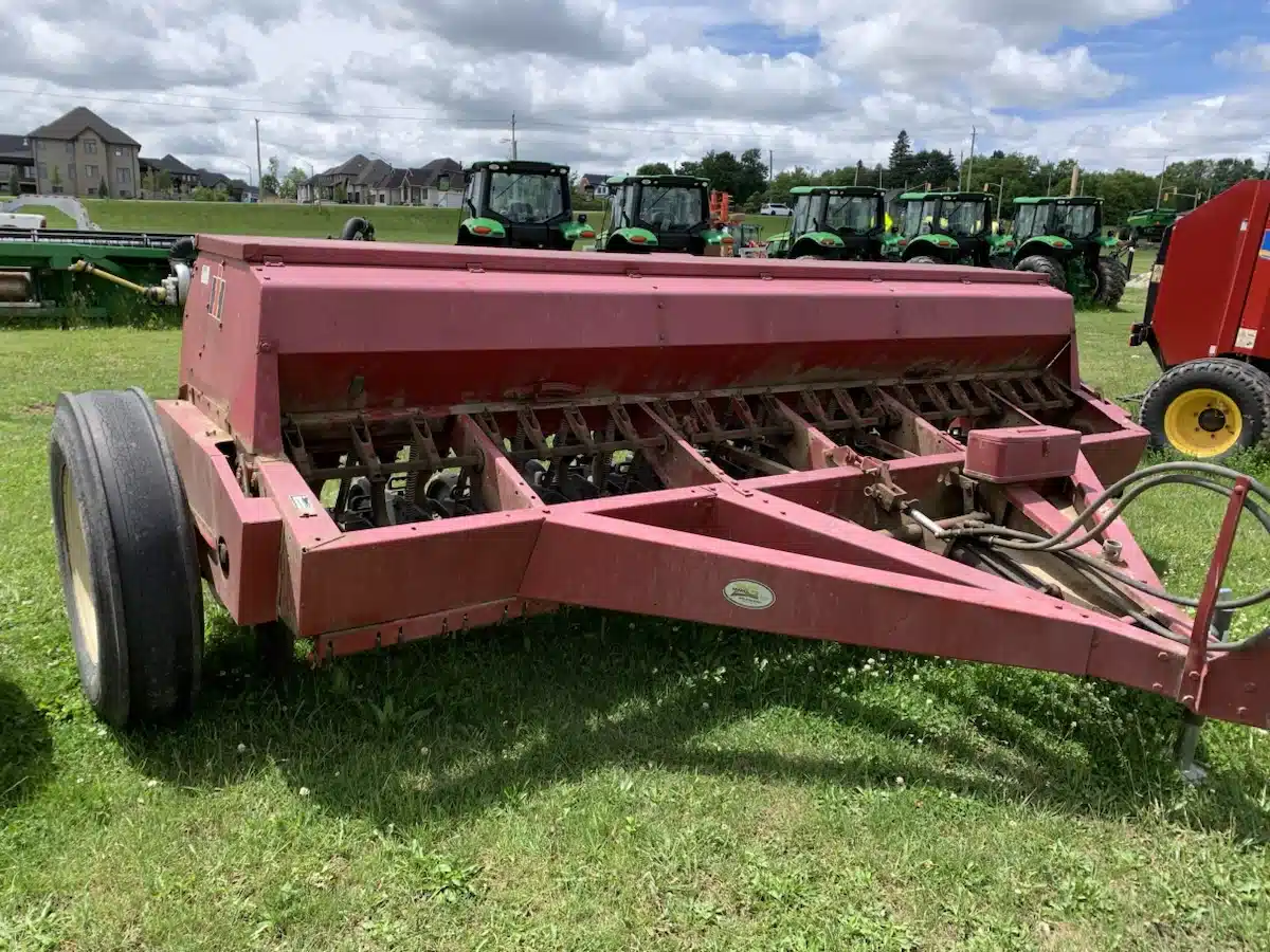 Gallery image 1 for International Harvester 5100 Drill