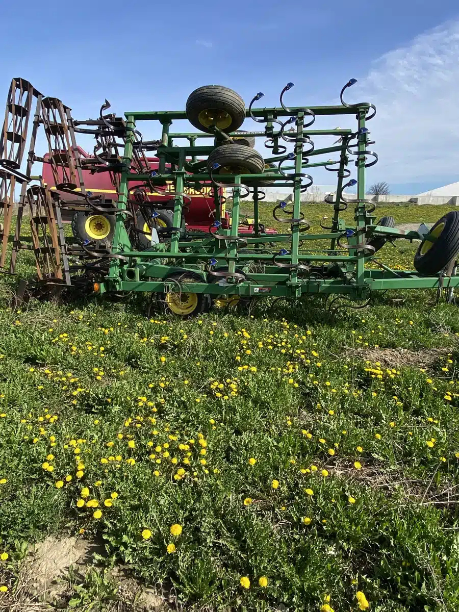 Gallery image 2 for 1998 John Deere 980 Cultivator