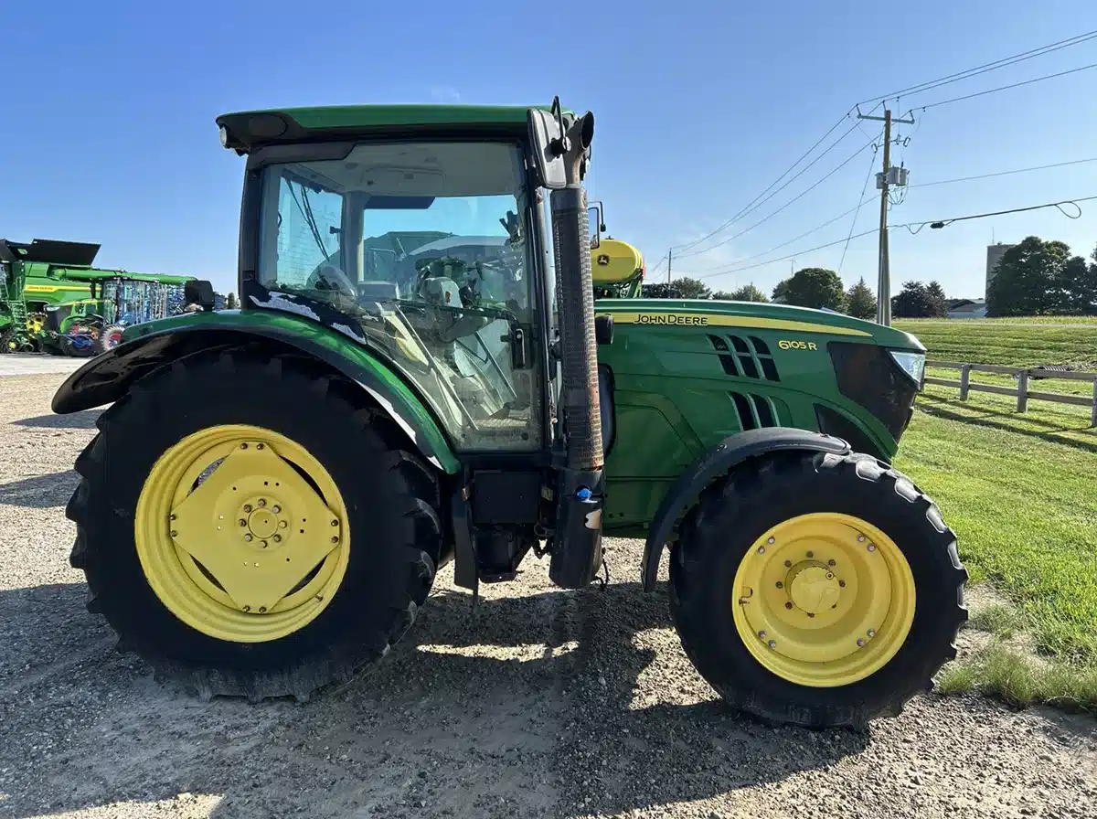 Photo de la Galerie 1 pour 2014 John Deere 6105R Tracteur