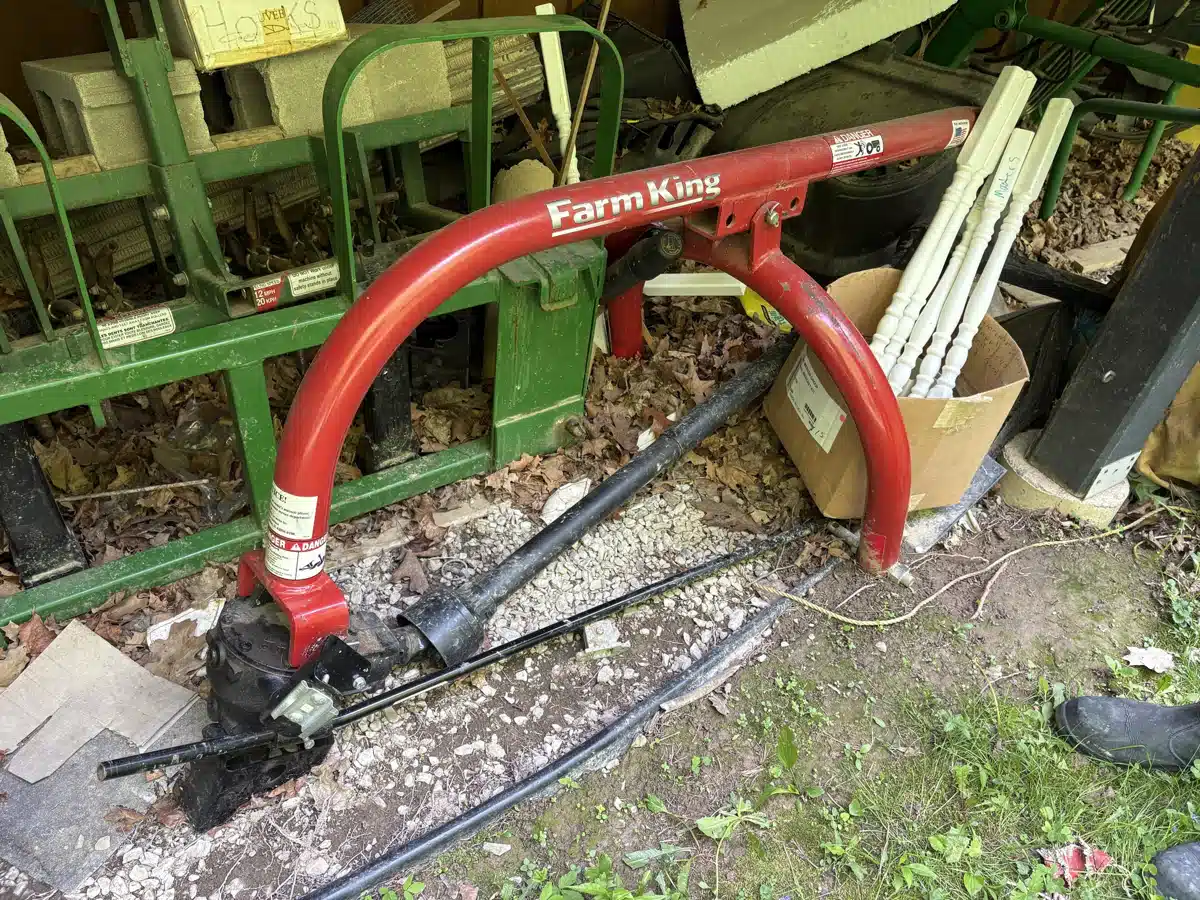 Photo de la Galerie 1 pour 2010 Buhler Farm King W160 Accessoires