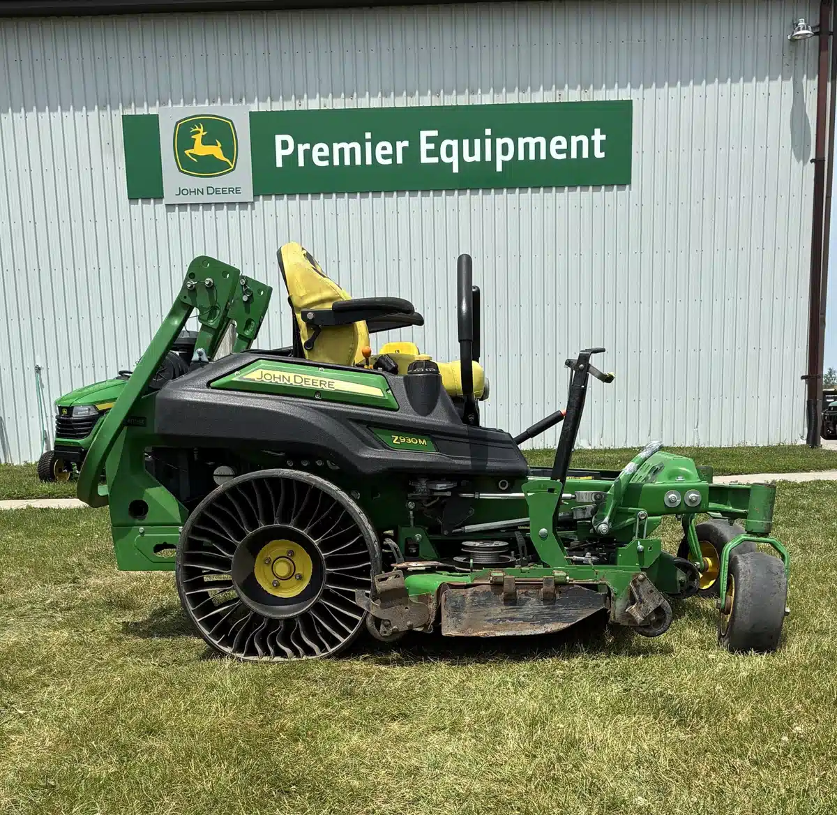 Photo de la Galerie 1 pour 2019 John Deere Z930M Tondeuse à rayon de braquage zéro