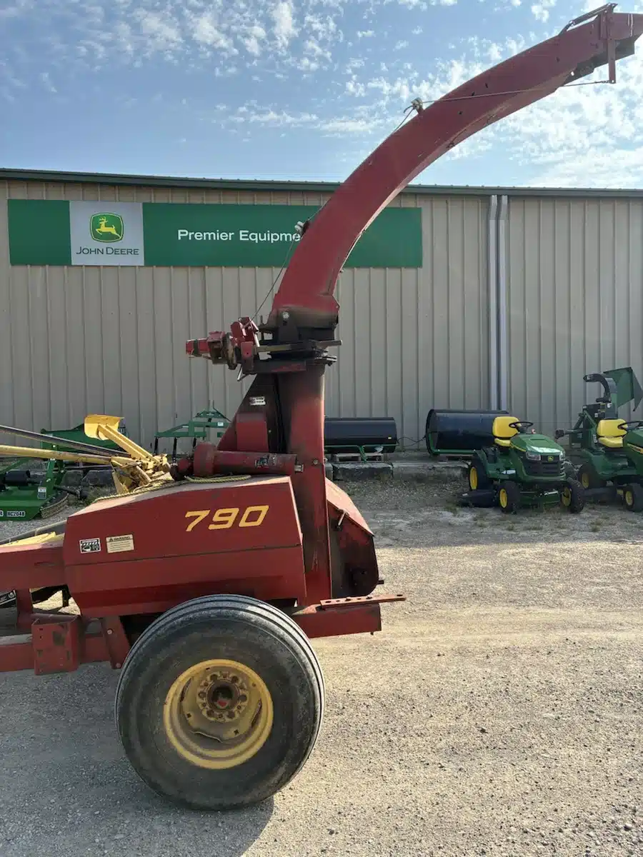 Gallery image 2 for 1988 New Holland 790 Forage Harvester