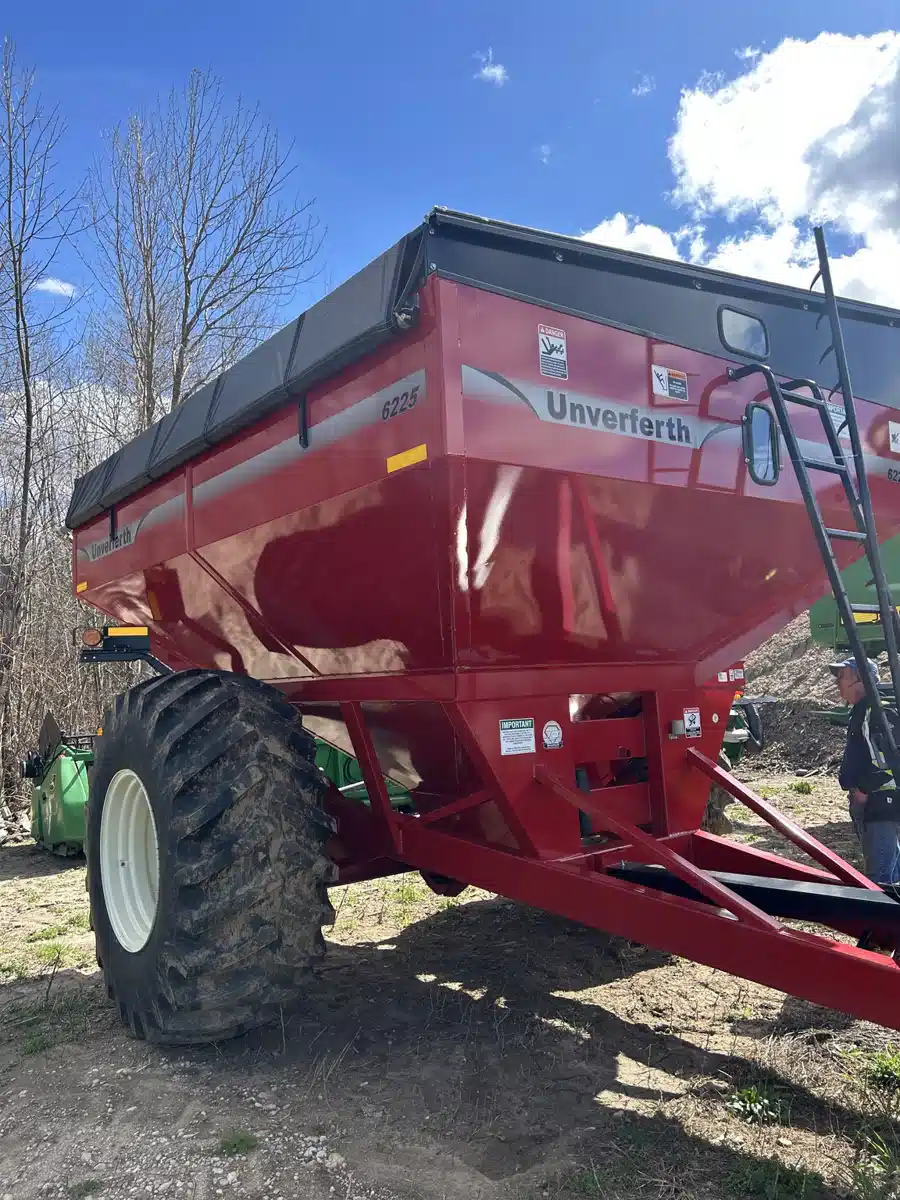 Gallery image 1 for 2024 Unverferth 6225 Grain Cart