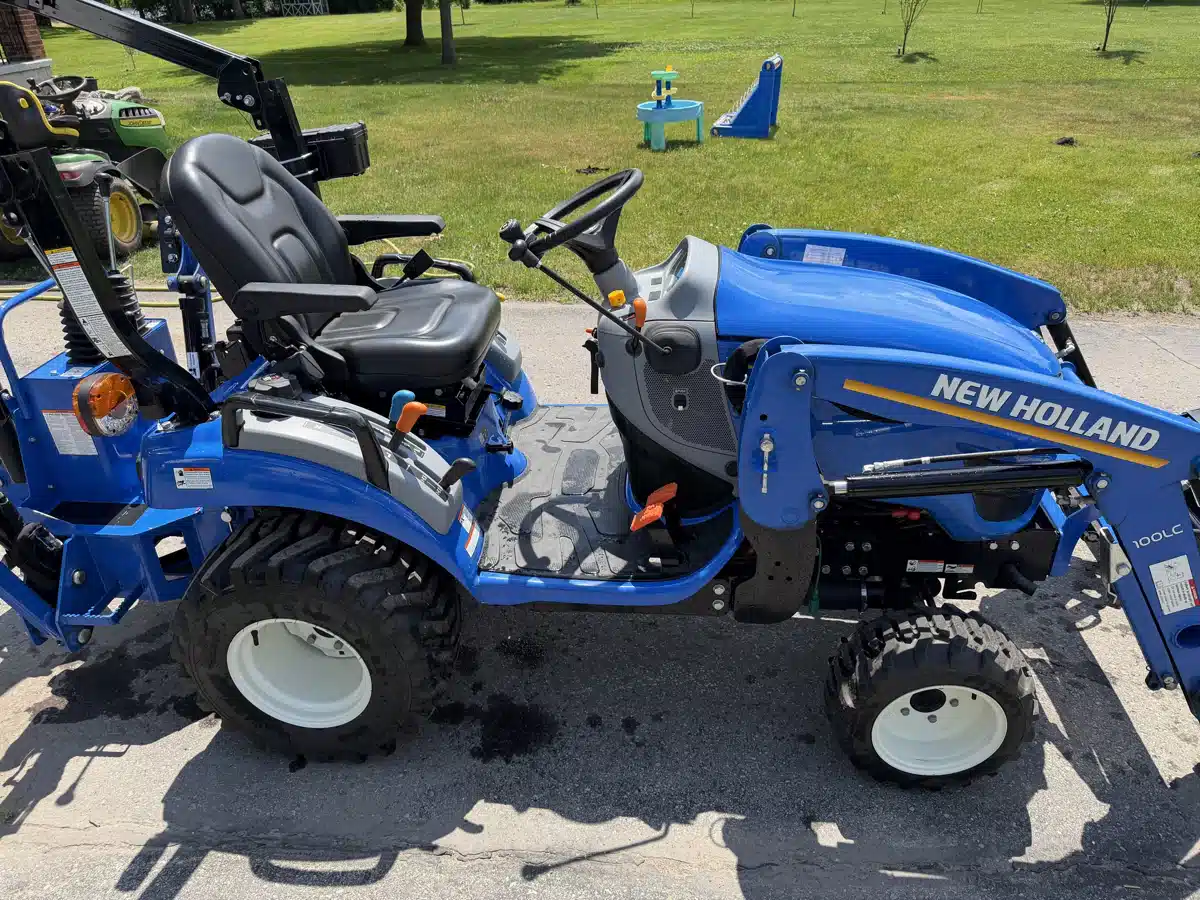 Gallery image 2 for 2024 New Holland WORKMASTER 25S Tractor