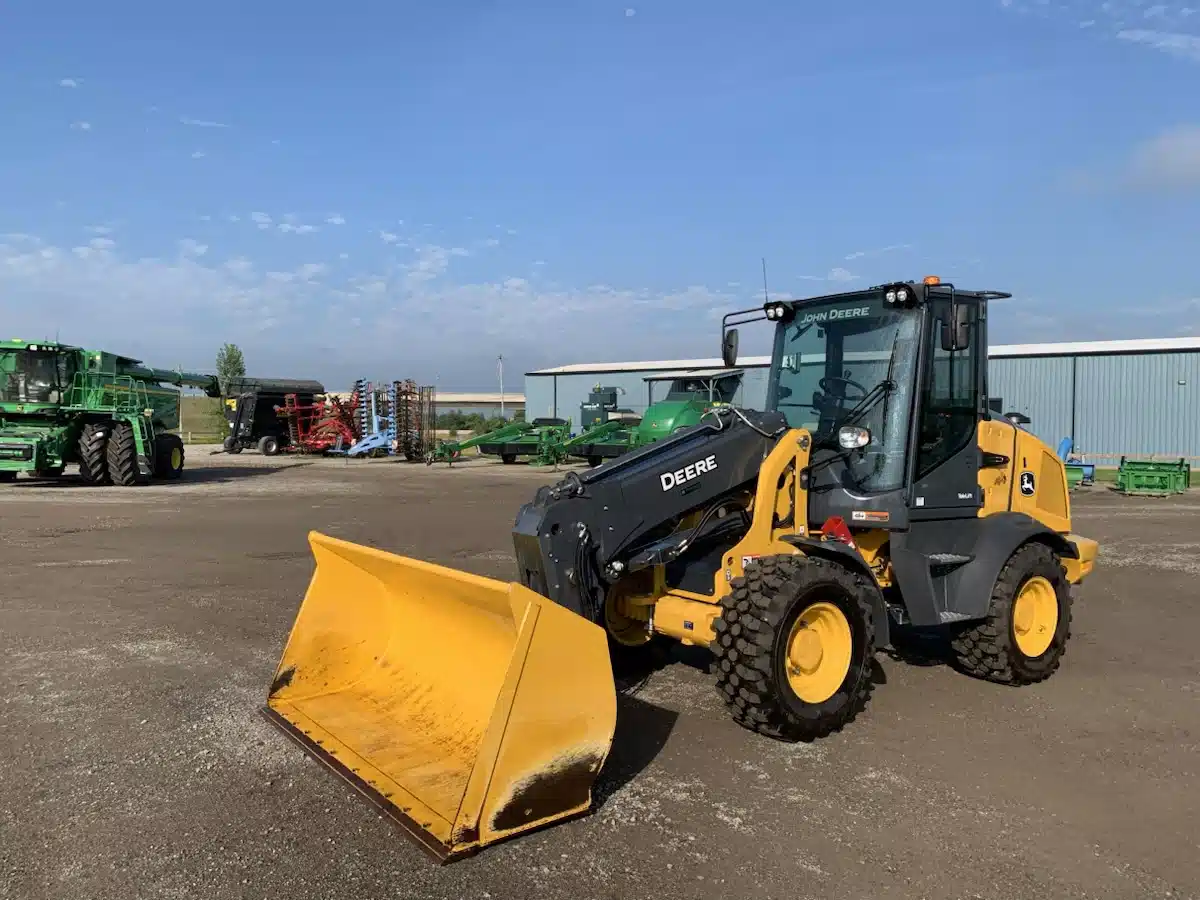 Photo de la Galerie 2 pour 2025 John Deere 326 P chargeuse à direction à glissement