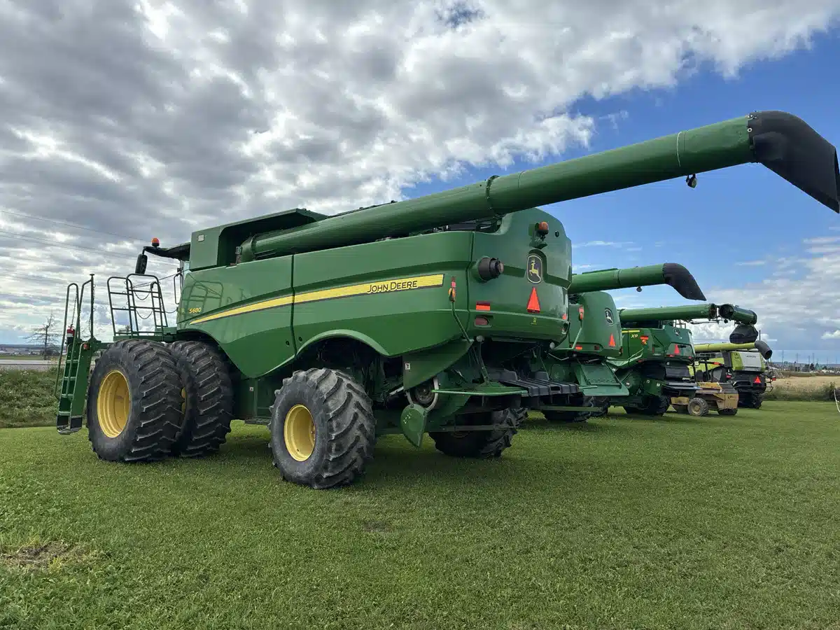 Gallery image 1 for 2012 John Deere S680 Combine