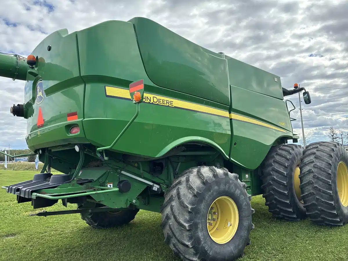 Gallery image 2 for 2012 John Deere S680 Combine