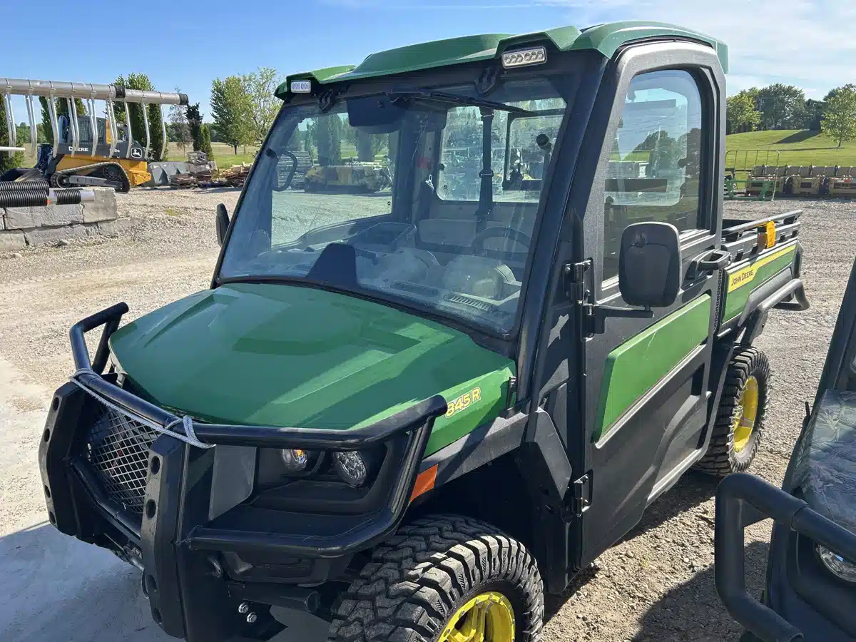 Gallery image 1 for 2025 John Deere XUV 845R Utility Vehicle