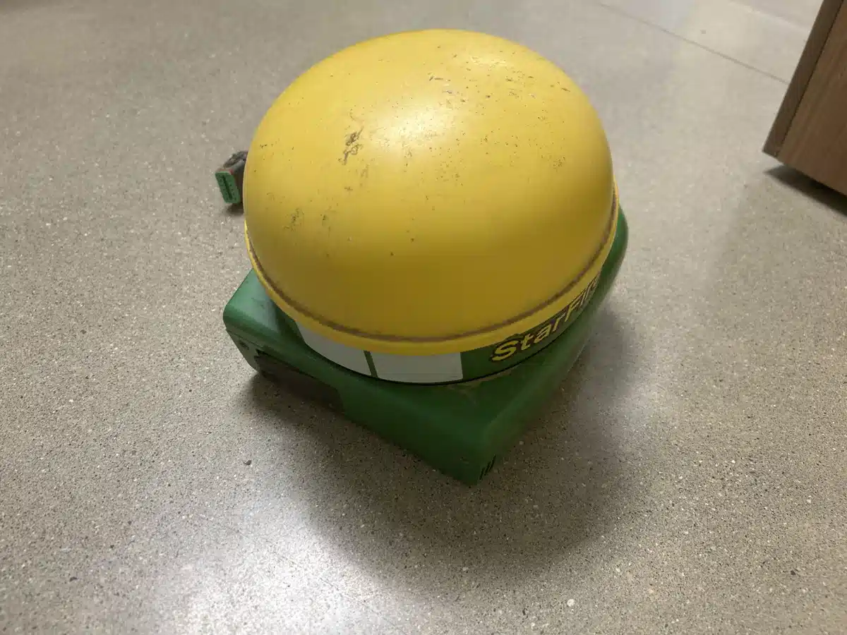Gallery image 2 for 2013 John Deere STARFIRE 3000 Guidance System