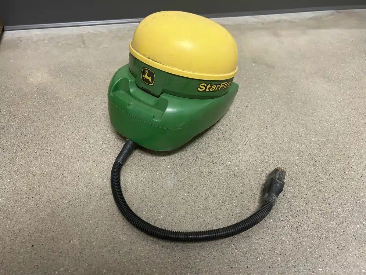 Gallery image 1 for 2013 John Deere STARFIRE 3000 Guidance System