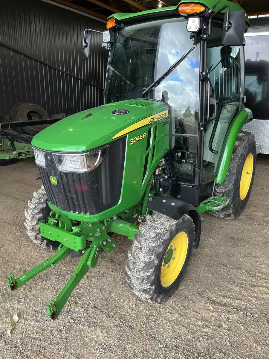 Photo de la Galerie 1 pour 2024 John Deere 3046R Tracteur