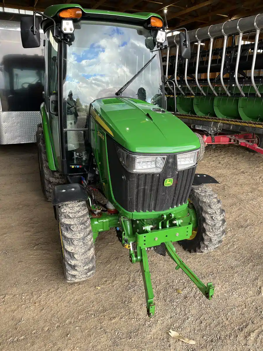 Photo de la Galerie 2 pour 2024 John Deere 3046R Tracteur