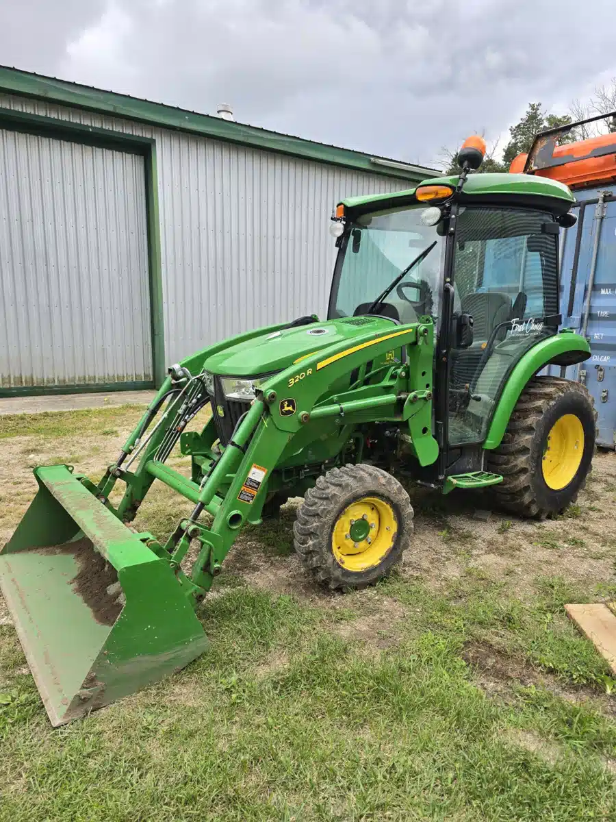 Photo de la Galerie 2 pour 2022 John Deere 3046R Tracteur