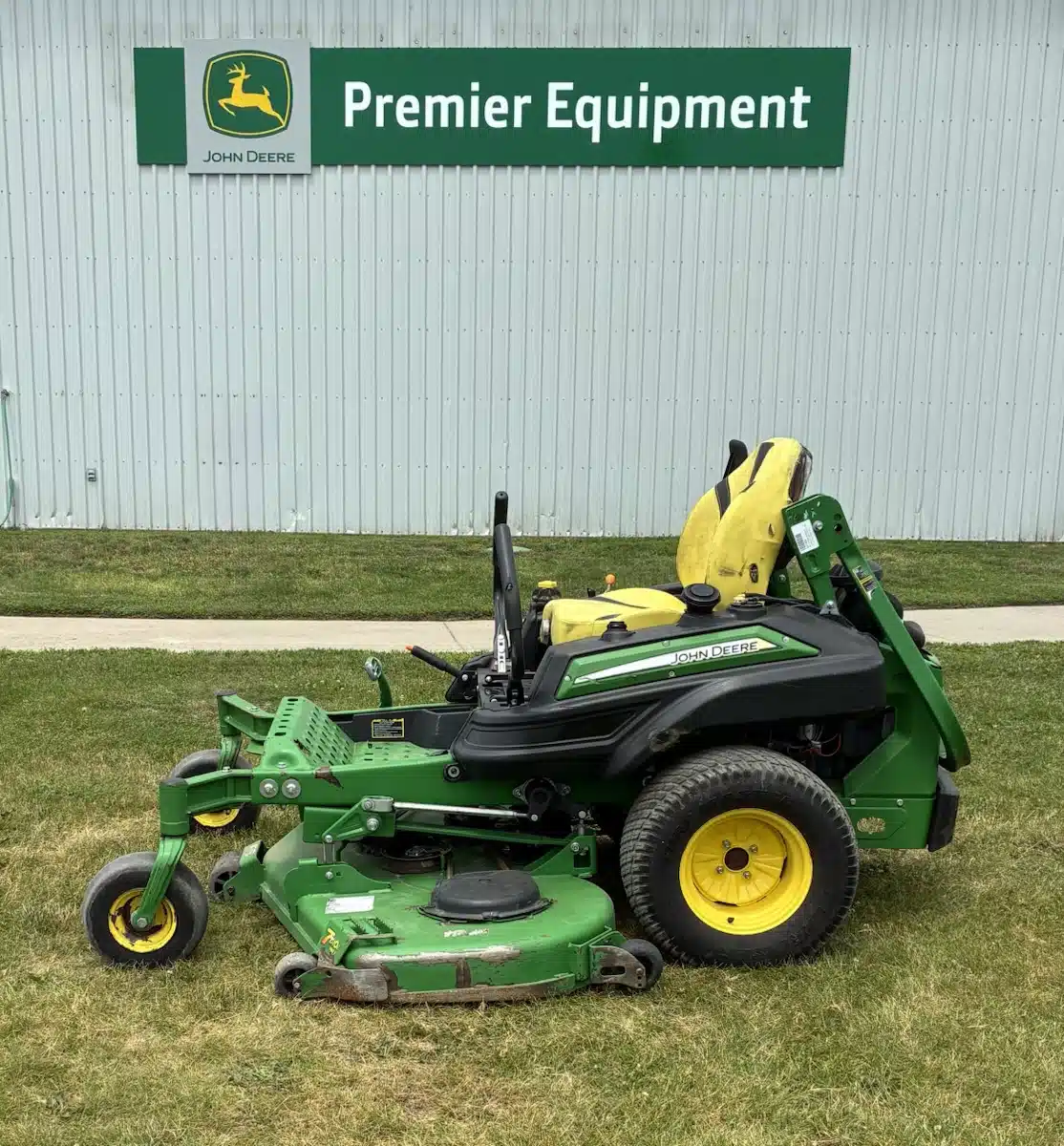 Photo de la Galerie 2 pour 2019 John Deere Z950M Tondeuse à rayon de braquage zéro